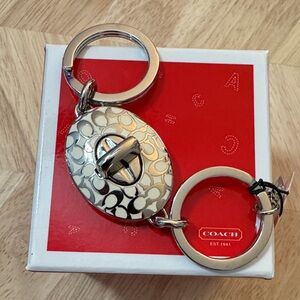 NWT & Box Coach Silver and White Turnlock Key Holder